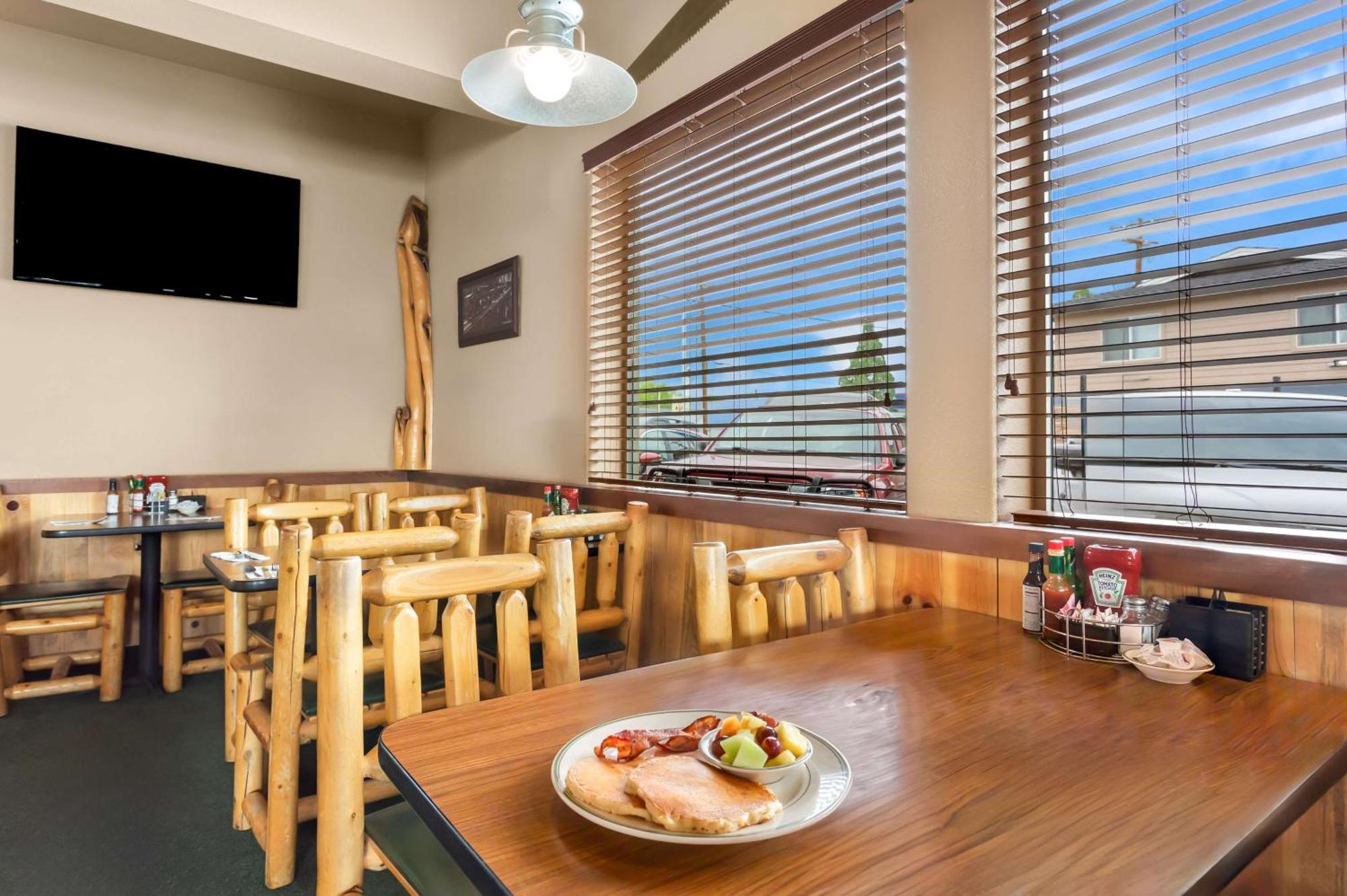 Surestay Plus Hotel By Best Western Сузанвилл Экстерьер фото
