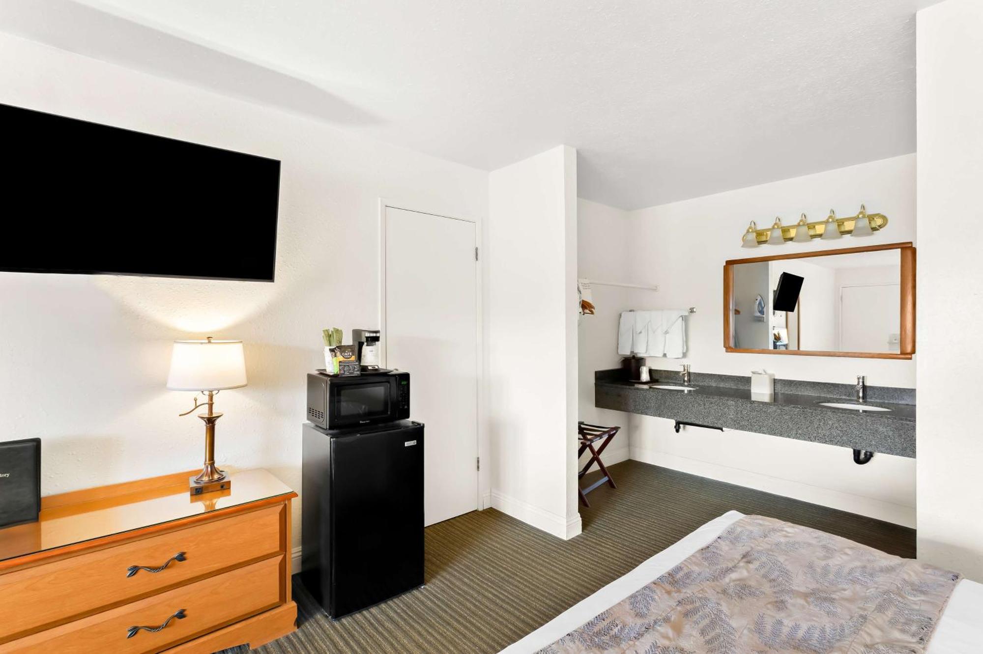 Surestay Plus Hotel By Best Western Сузанвилл Экстерьер фото
