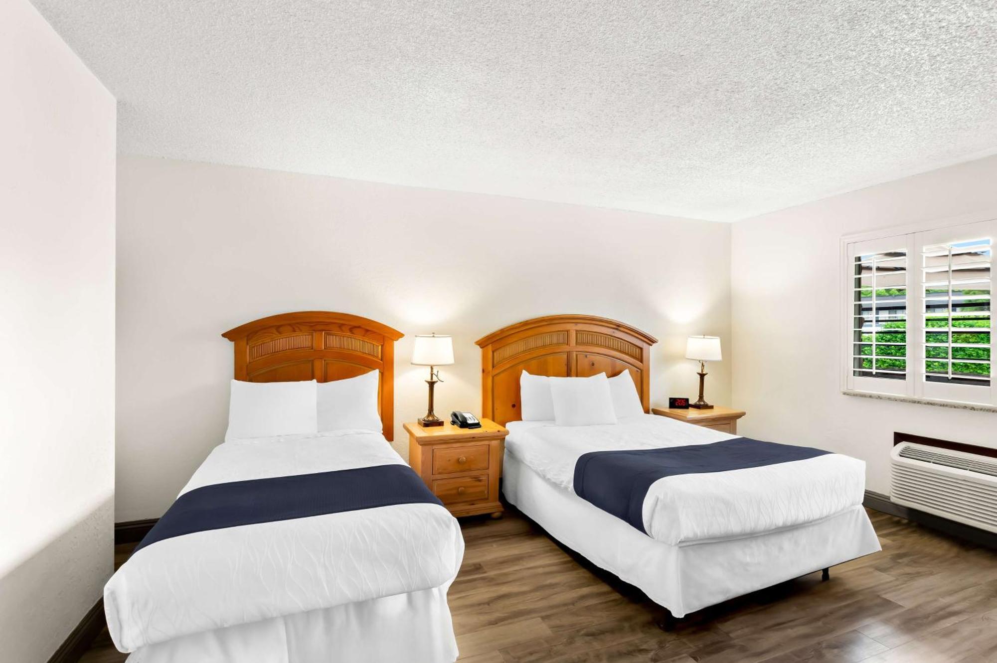 Surestay Plus Hotel By Best Western Сузанвилл Экстерьер фото