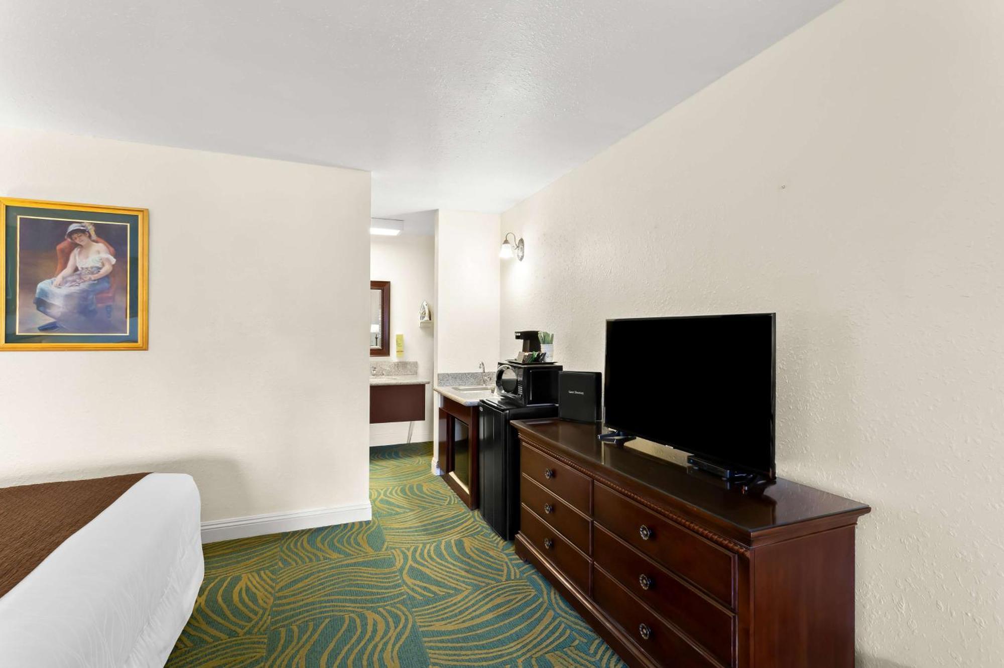 Surestay Plus Hotel By Best Western Сузанвилл Экстерьер фото