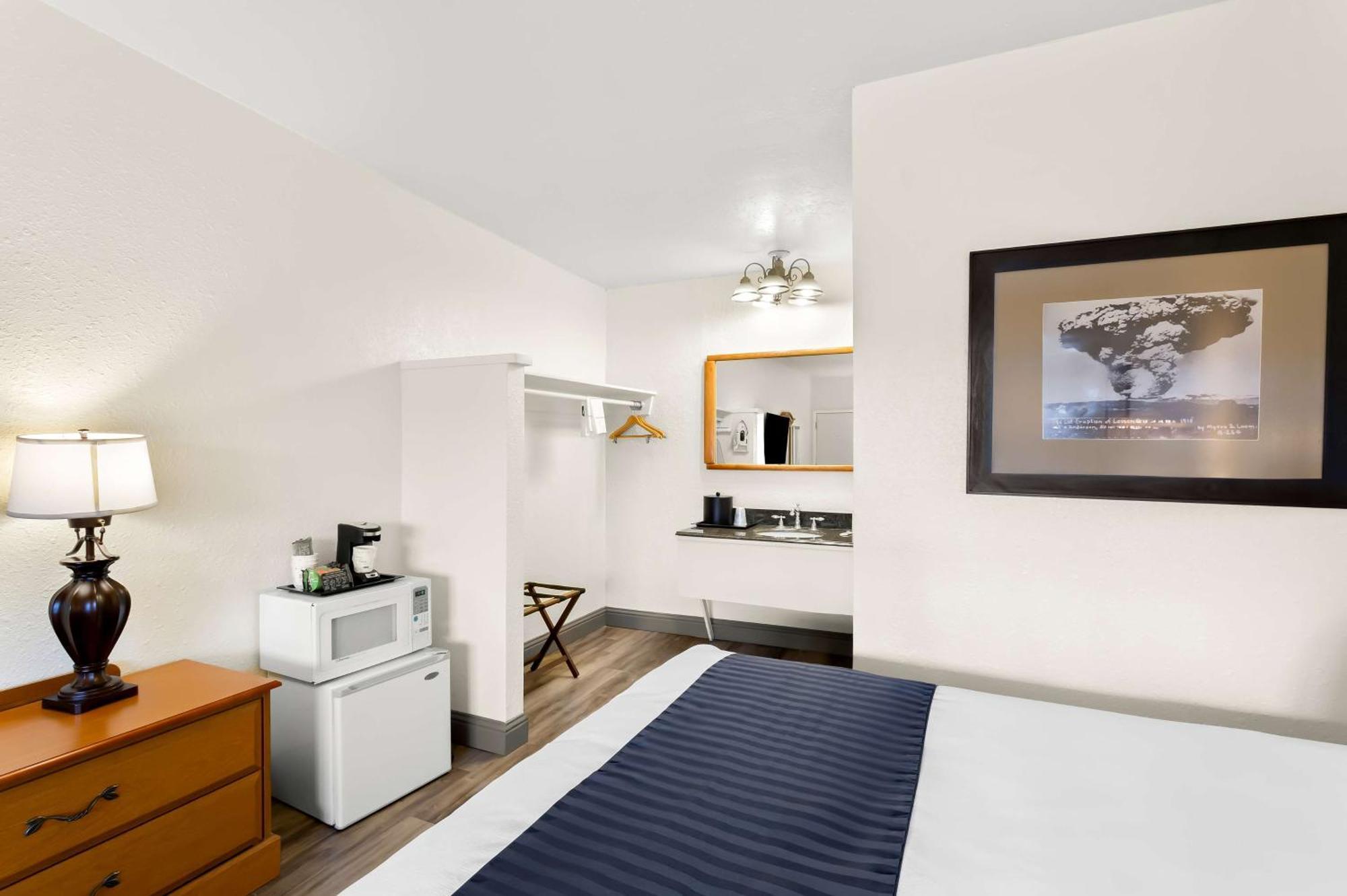 Surestay Plus Hotel By Best Western Сузанвилл Экстерьер фото