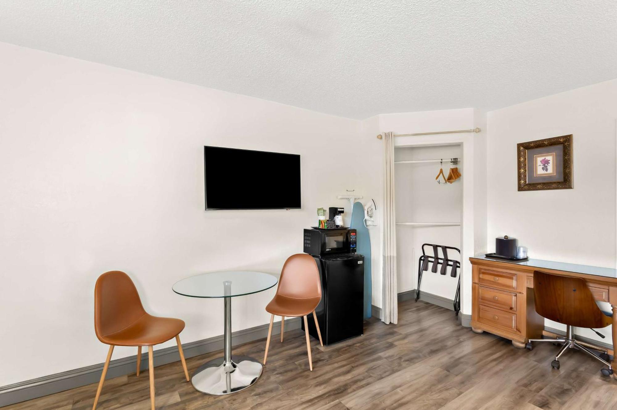 Surestay Plus Hotel By Best Western Сузанвилл Экстерьер фото