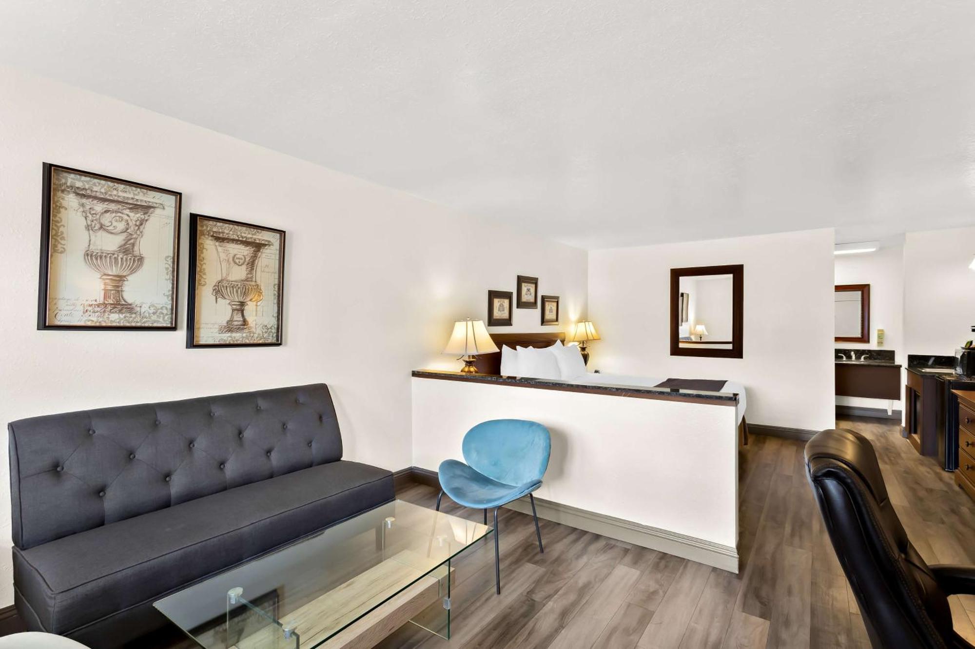 Surestay Plus Hotel By Best Western Сузанвилл Экстерьер фото